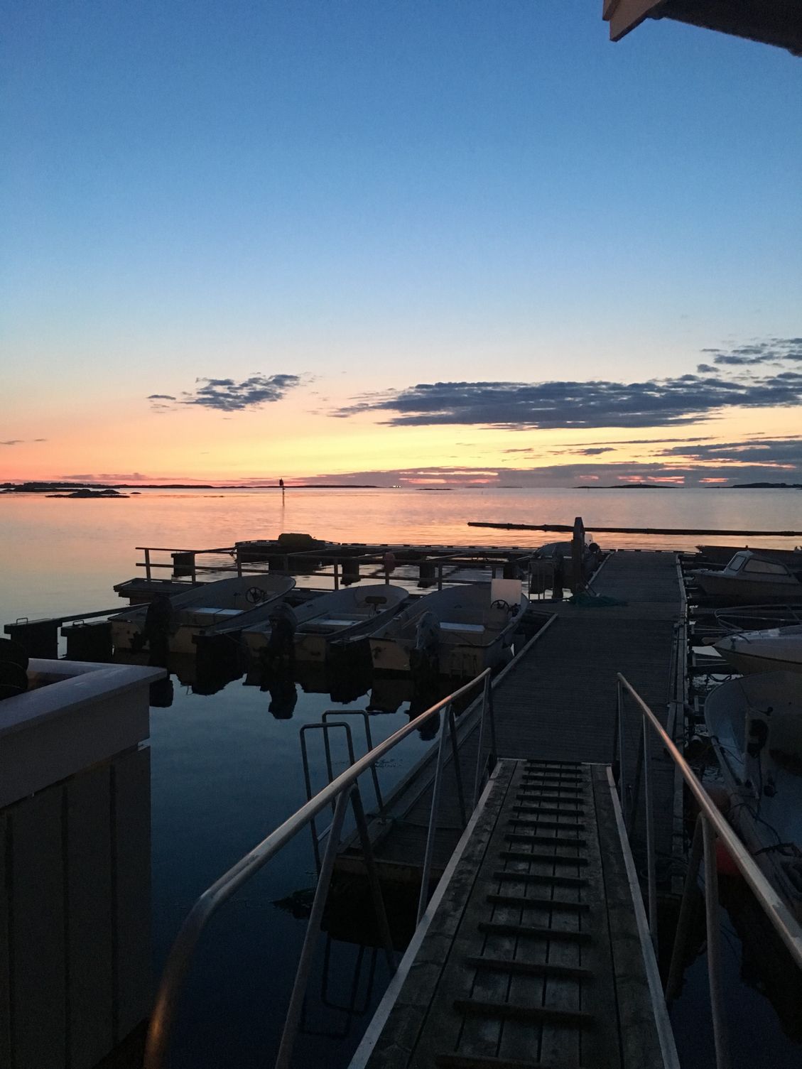 Nydelig solnedgang tatt fra Hopen Brygge i september mot flytebryggen